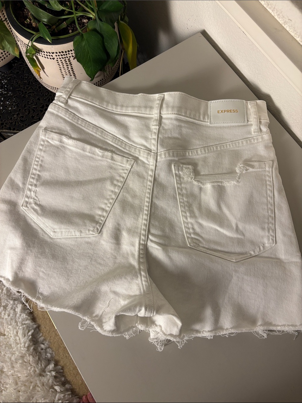 Express White Distressed Hise Rise Mom Denim Jean Shorts size 4 - Picture 8 of 8